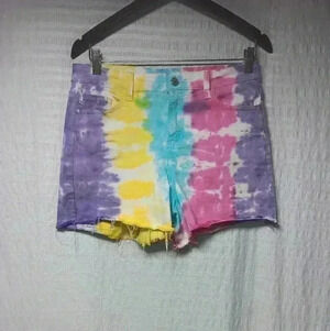Judy Blue Snow cone. Tie  Dye Stretch Denim jean Fray shorts. Ladies size M